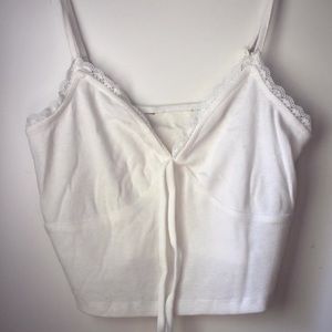 Super cute lace cropped tank top